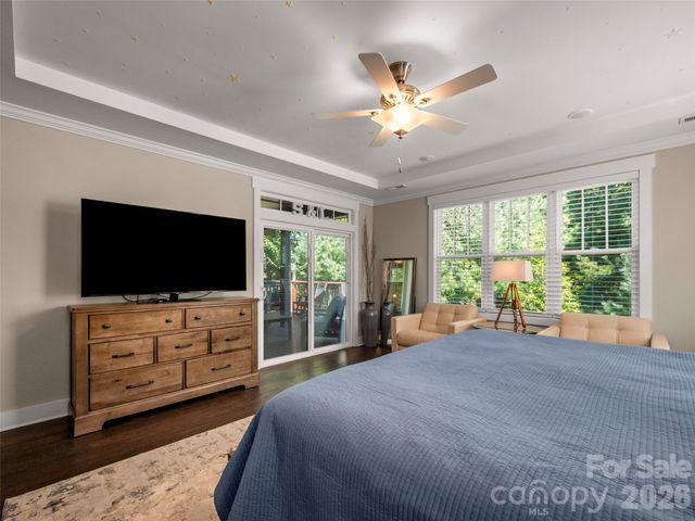 217 Hogans View Circle, Hendersonville, NC 28739