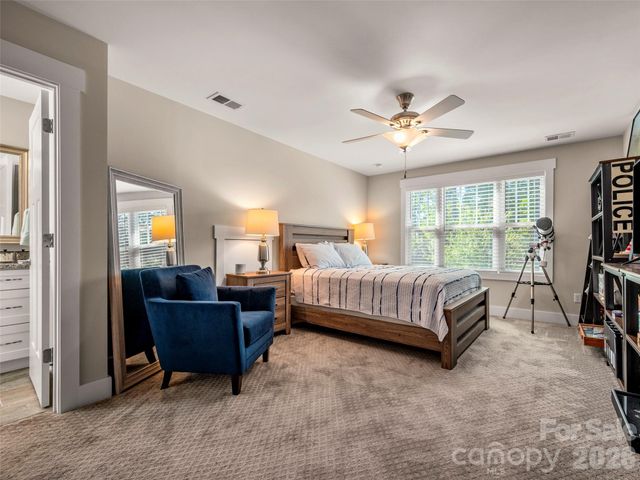 217 Hogans View Circle, Hendersonville, NC 28739