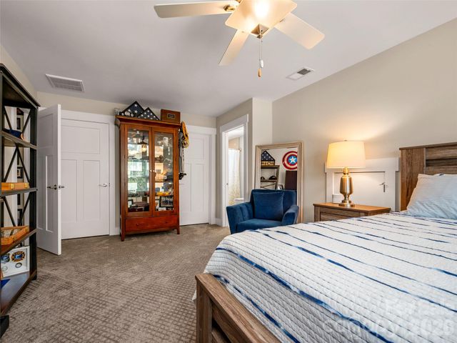 217 Hogans View Circle, Hendersonville, NC 28739