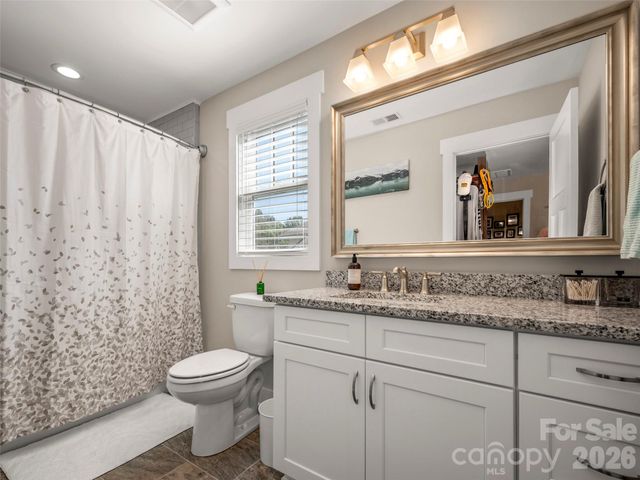 217 Hogans View Circle, Hendersonville, NC 28739