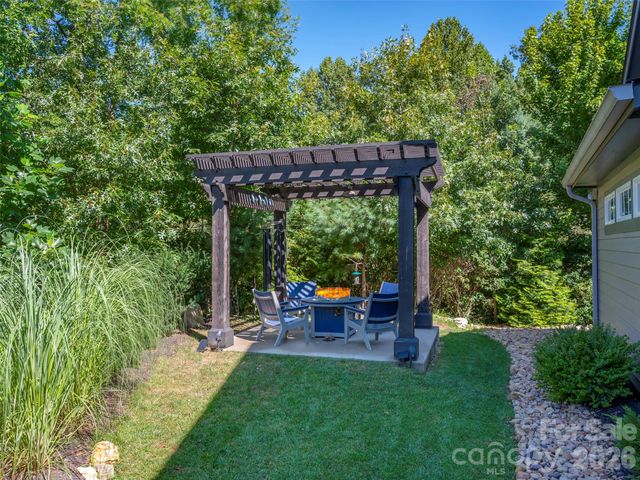 217 Hogans View Circle, Hendersonville, NC 28739