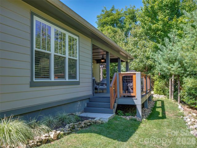 217 Hogans View Circle, Hendersonville, NC 28739