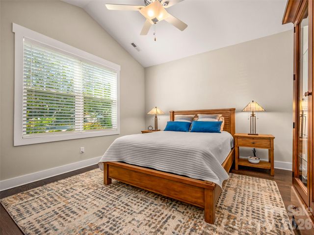 217 Hogans View Circle, Hendersonville, NC 28739
