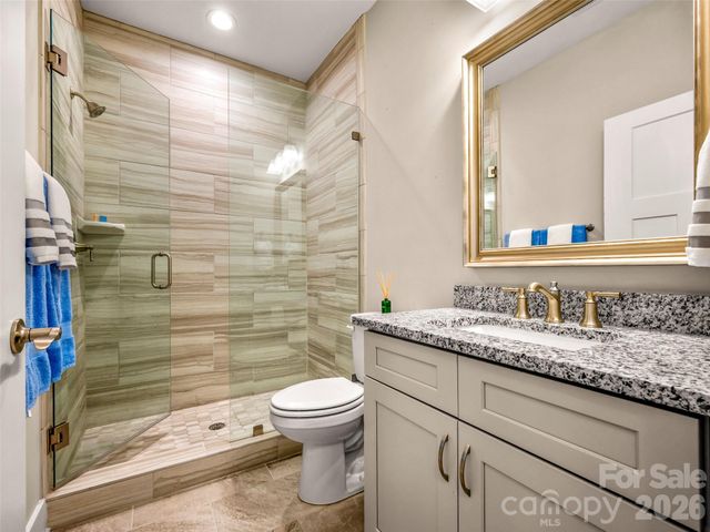 217 Hogans View Circle, Hendersonville, NC 28739