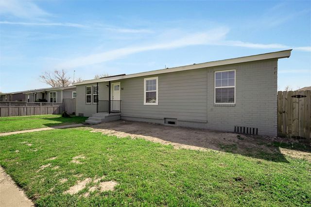 9 Becca Court A, Brookshire, TX 77423