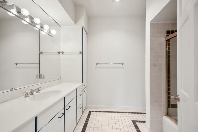 3025 Bissonnet Street, Houston, TX 77005