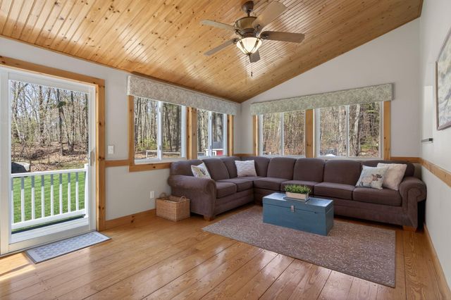 5 Maureen Lane, Hudson, NH 03051