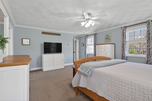 5 Maureen Lane, Hudson, NH 03051