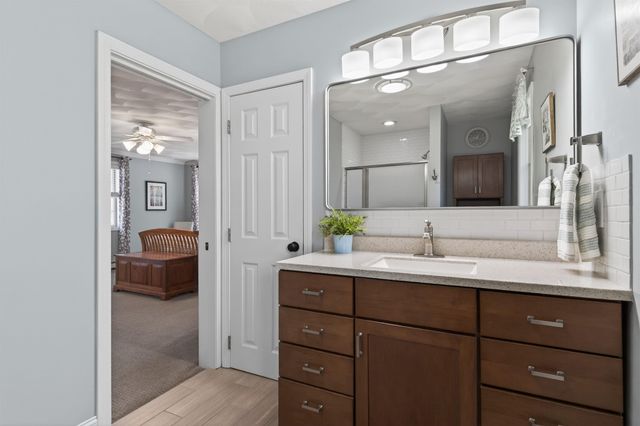 5 Maureen Lane, Hudson, NH 03051