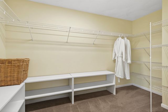 5 Maureen Lane, Hudson, NH 03051