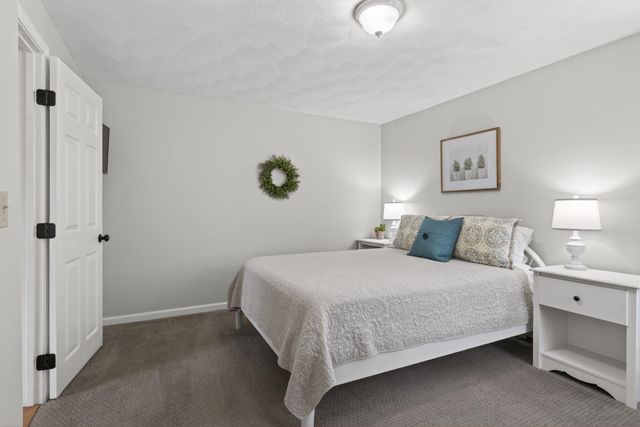 5 Maureen Lane, Hudson, NH 03051