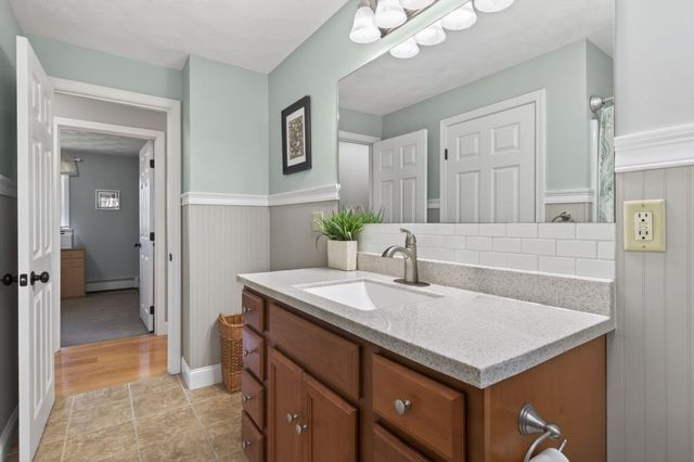 5 Maureen Lane, Hudson, NH 03051