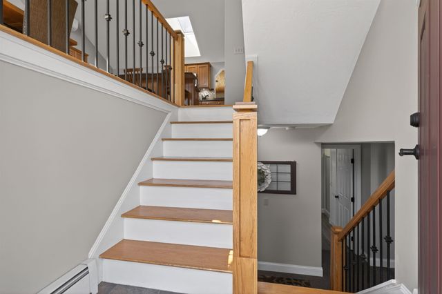 5 Maureen Lane, Hudson, NH 03051