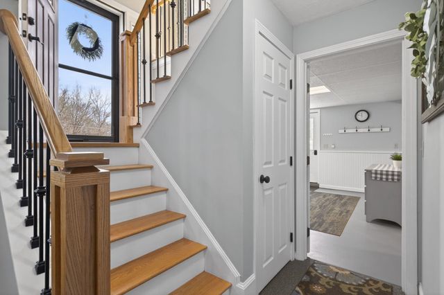 5 Maureen Lane, Hudson, NH 03051