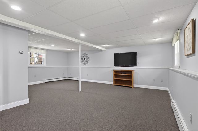 5 Maureen Lane, Hudson, NH 03051