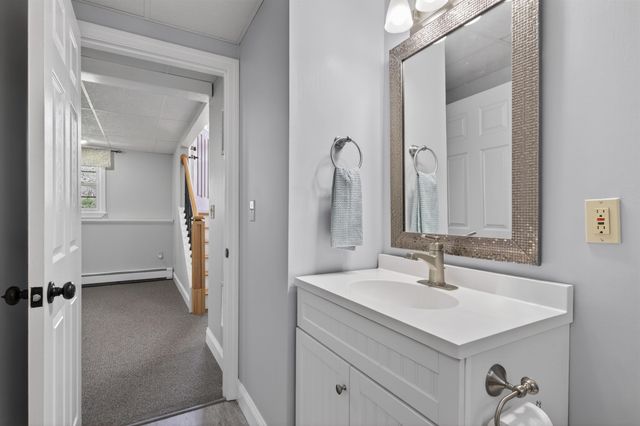 5 Maureen Lane, Hudson, NH 03051