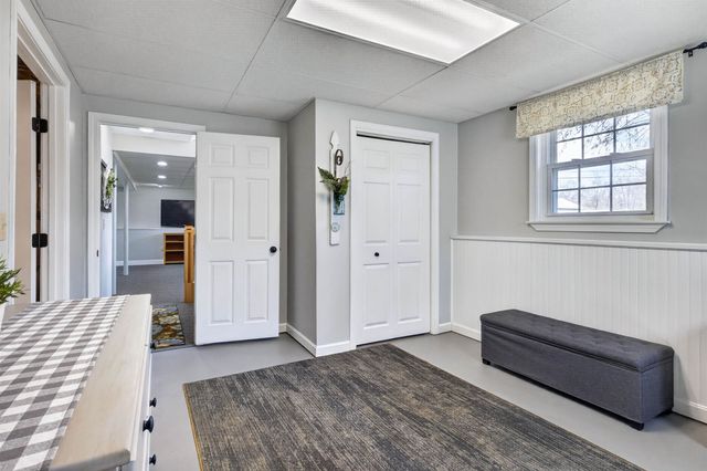 5 Maureen Lane, Hudson, NH 03051