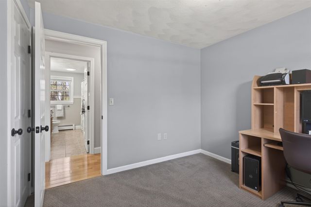 5 Maureen Lane, Hudson, NH 03051