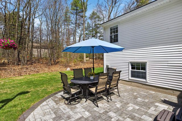 5 Maureen Lane, Hudson, NH 03051