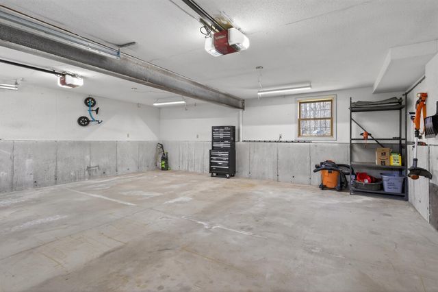 5 Maureen Lane, Hudson, NH 03051