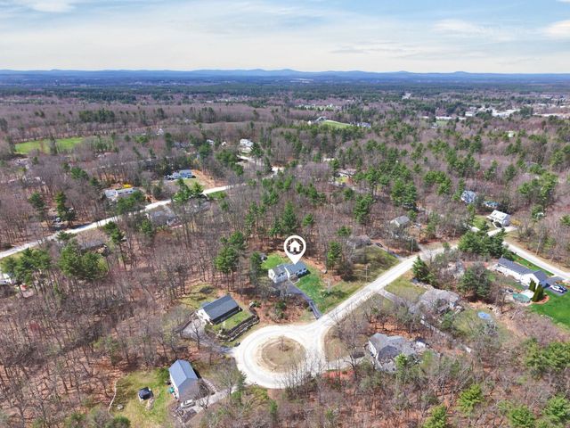 5 Maureen Lane, Hudson, NH 03051