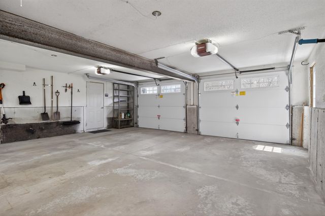 5 Maureen Lane, Hudson, NH 03051