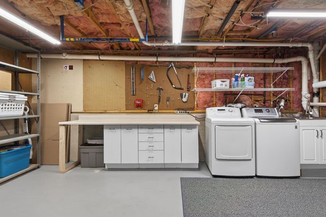 5 Maureen Lane, Hudson, NH 03051