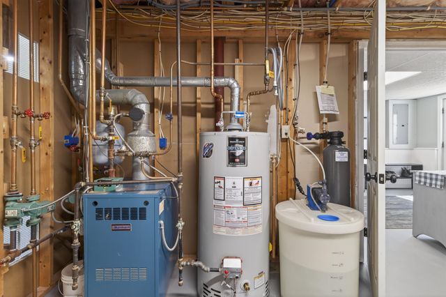 5 Maureen Lane, Hudson, NH 03051