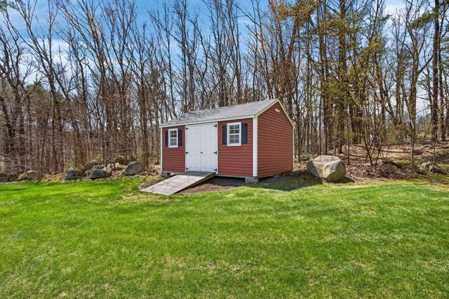 5 Maureen Lane, Hudson, NH 03051