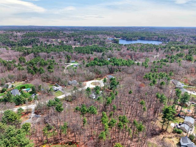 5 Maureen Lane, Hudson, NH 03051