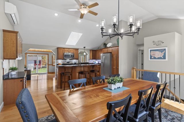 5 Maureen Lane, Hudson, NH 03051