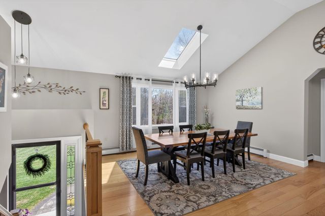 5 Maureen Lane, Hudson, NH 03051