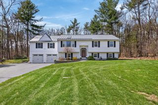 5 Maureen Lane, Hudson, NH 03051