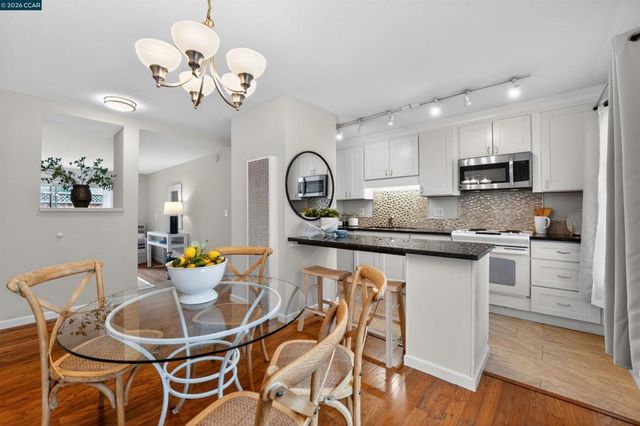 1241 Homestead 211, Walnut Creek, CA 94598
