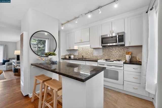 1241 Homestead 211, Walnut Creek, CA 94598