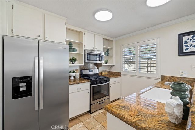 77 Greenbough 155, Irvine, CA 92614