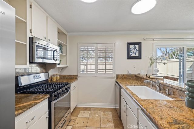 77 Greenbough 155, Irvine, CA 92614