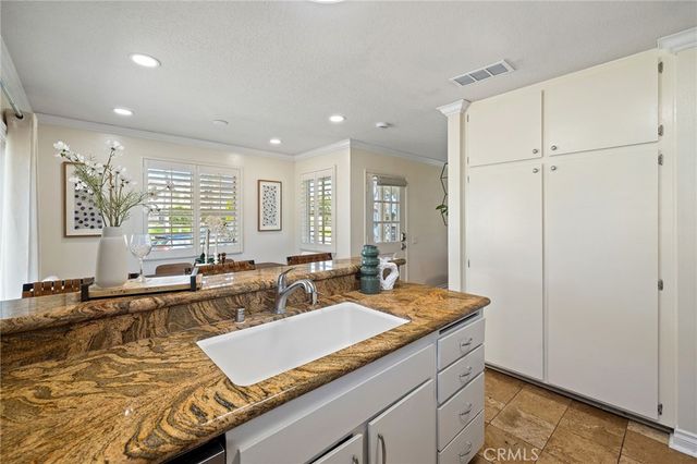 77 Greenbough 155, Irvine, CA 92614