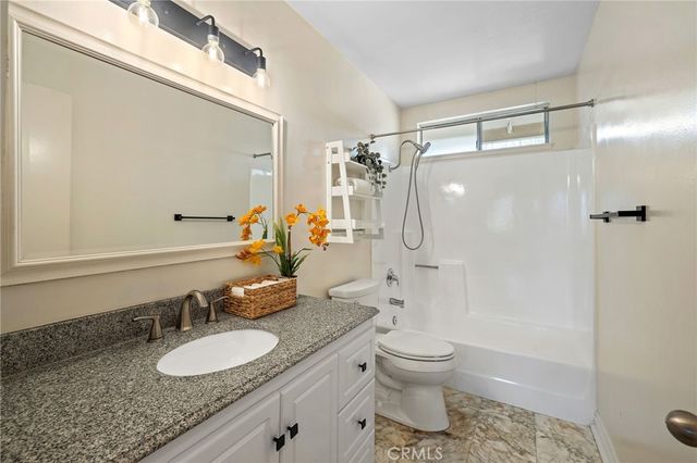 77 Greenbough 155, Irvine, CA 92614