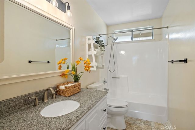 77 Greenbough 155, Irvine, CA 92614