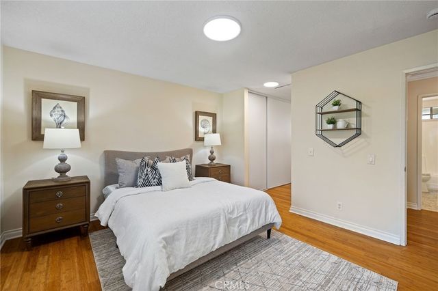 77 Greenbough 155, Irvine, CA 92614