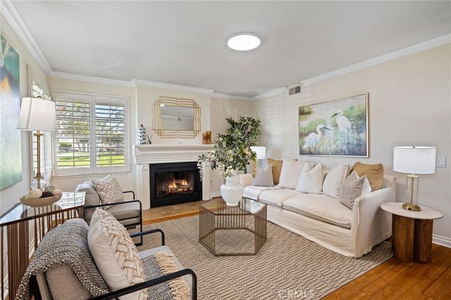 77 Greenbough 155, Irvine, CA 92614