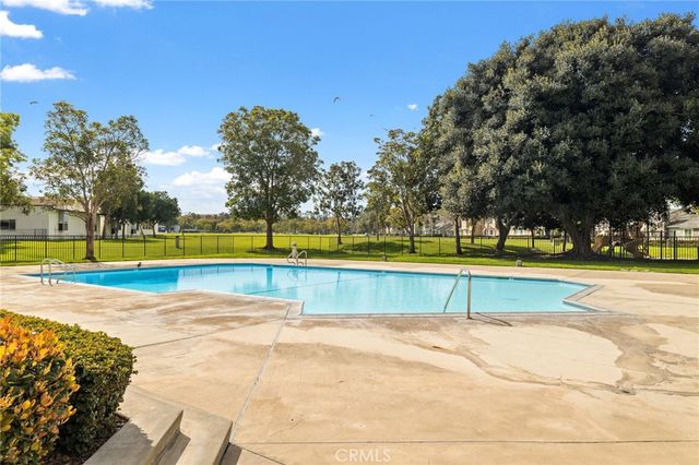 77 Greenbough 155, Irvine, CA 92614