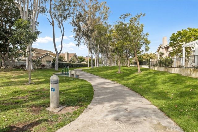 77 Greenbough 155, Irvine, CA 92614