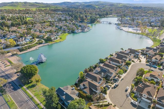 77 Greenbough 155, Irvine, CA 92614