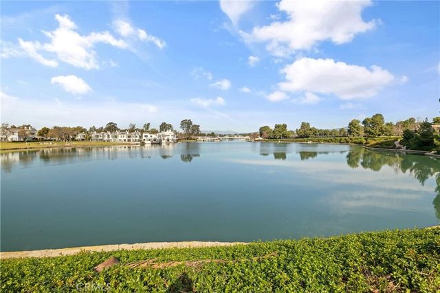 77 Greenbough 155, Irvine, CA 92614