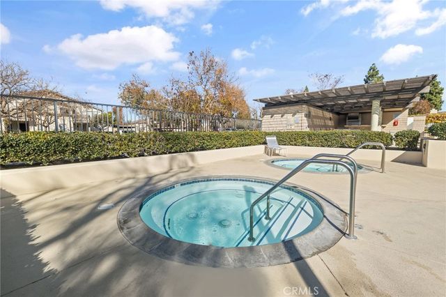 77 Greenbough 155, Irvine, CA 92614