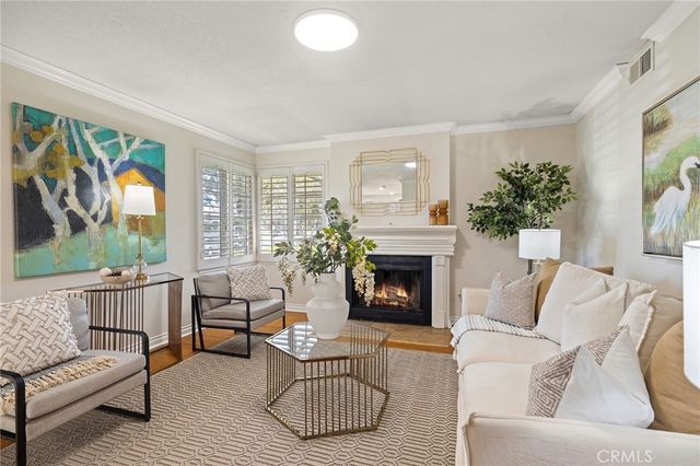 77 Greenbough 155, Irvine, CA 92614