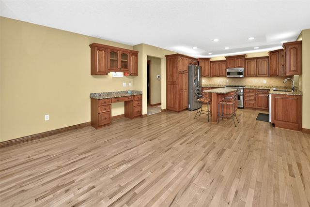 3604 129th Street, Urbandale, IA 50323