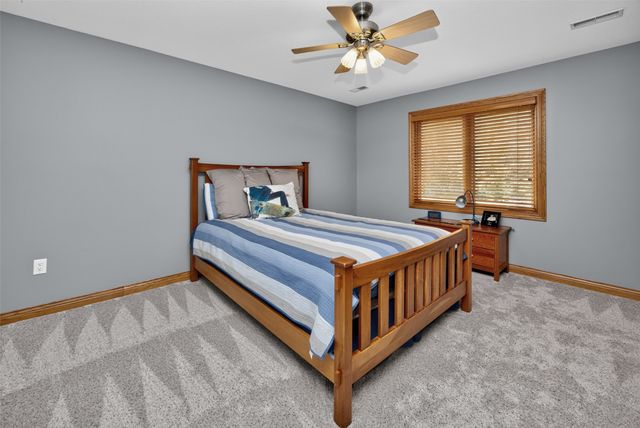 3604 129th Street, Urbandale, IA 50323